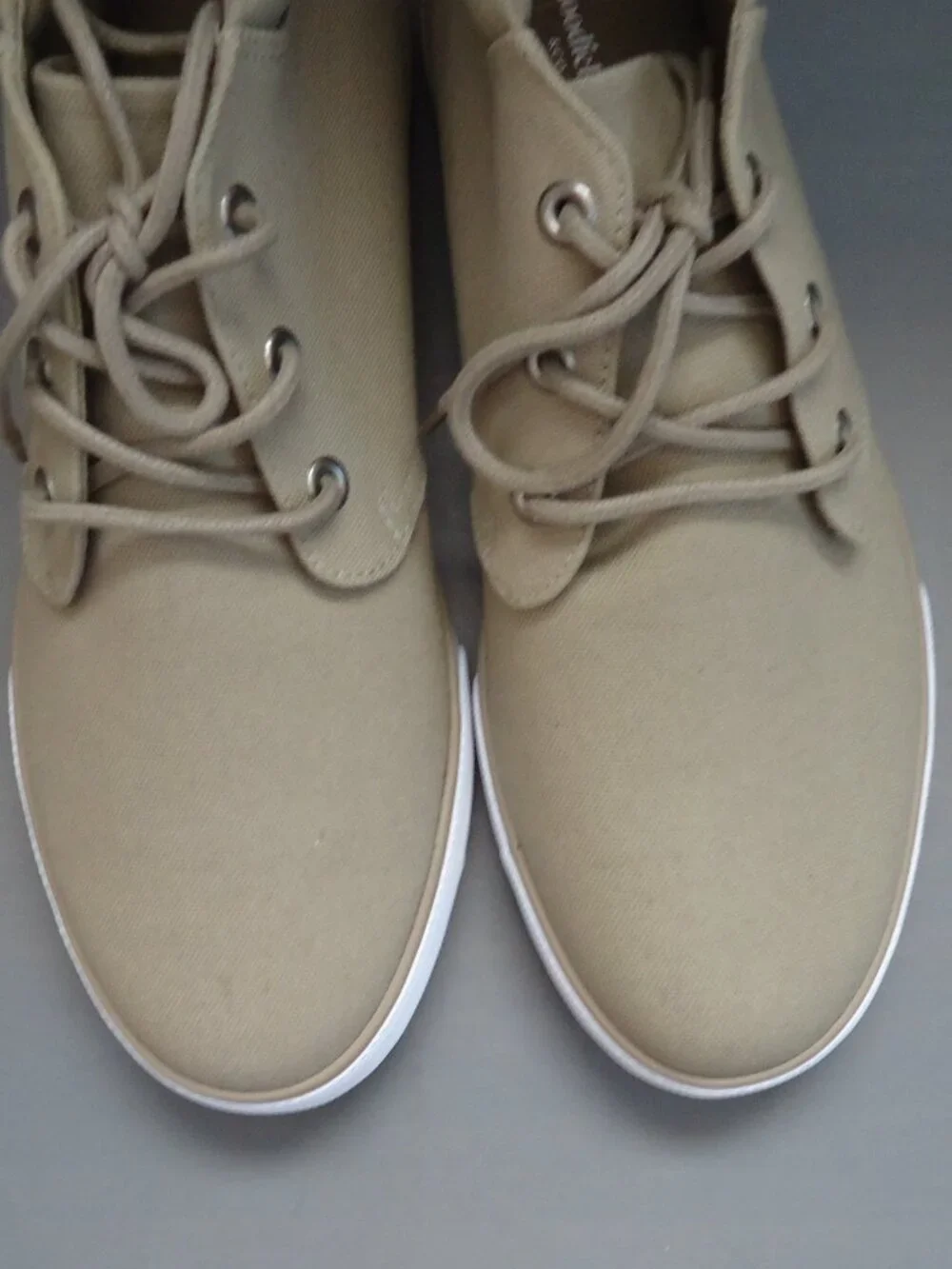 SIZE 11. Goodfellow & co men’s high-top canvas sneakers.
